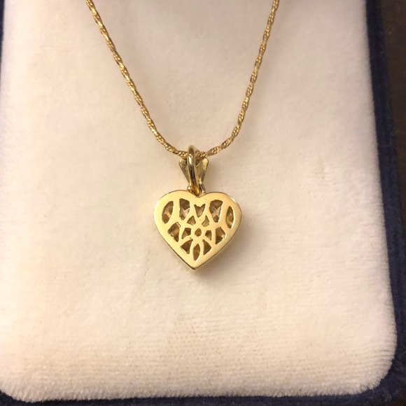 18K Gold Heart Pendant With 22 Diamonds - Picture 4 of 9